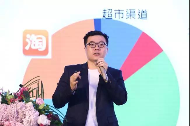 精密四柱龍門(mén)移動(dòng)頭片材電腦數(shù)控全自動(dòng)裁斷機(jī)(下料機(jī))